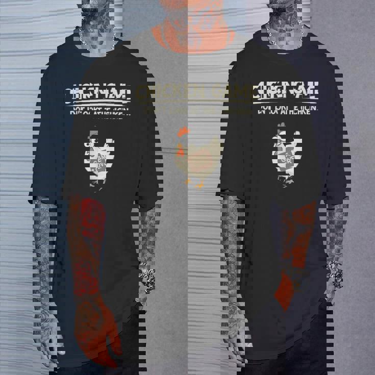 面白いチキンゲーム「見えないデザイン」 Tシャツ 彼への贈り物