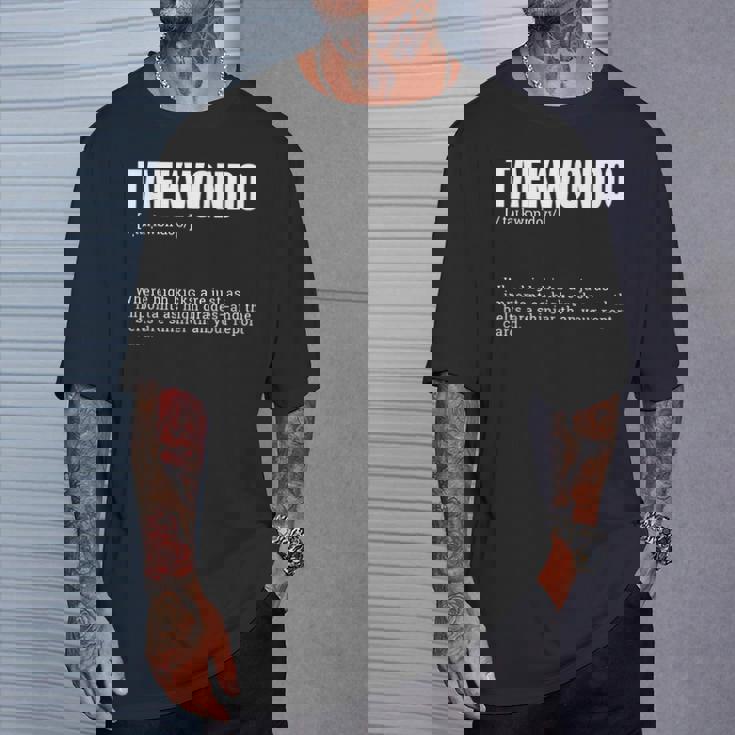 面白いテコンドー辞書がハイキックの定義を作ります Tシャツ 彼への贈り物