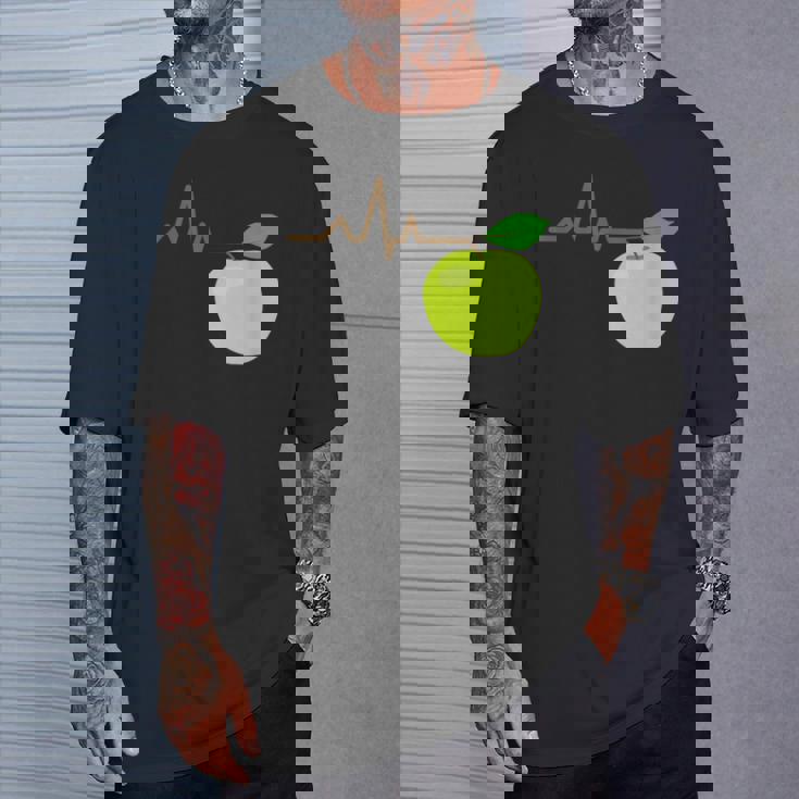 面白いハートビートekgアップルフルーツフルーツアップルギフト Tシャツ 彼への贈り物