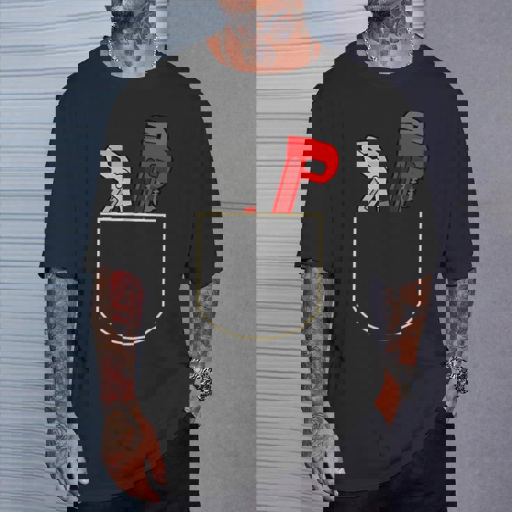 面白いパイプレンチ ポケット入り ギフト 配管工ポケット Tシャツ 彼への贈り物