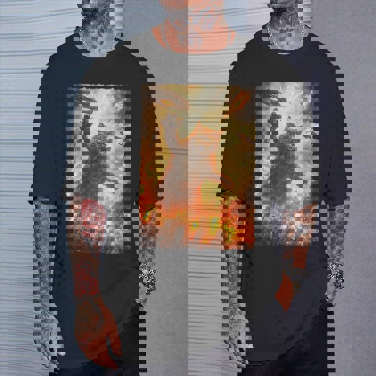 面白いレトロ日本の怪獣モンスター猫セルフィー東京ufo Tシャツ 彼への贈り物