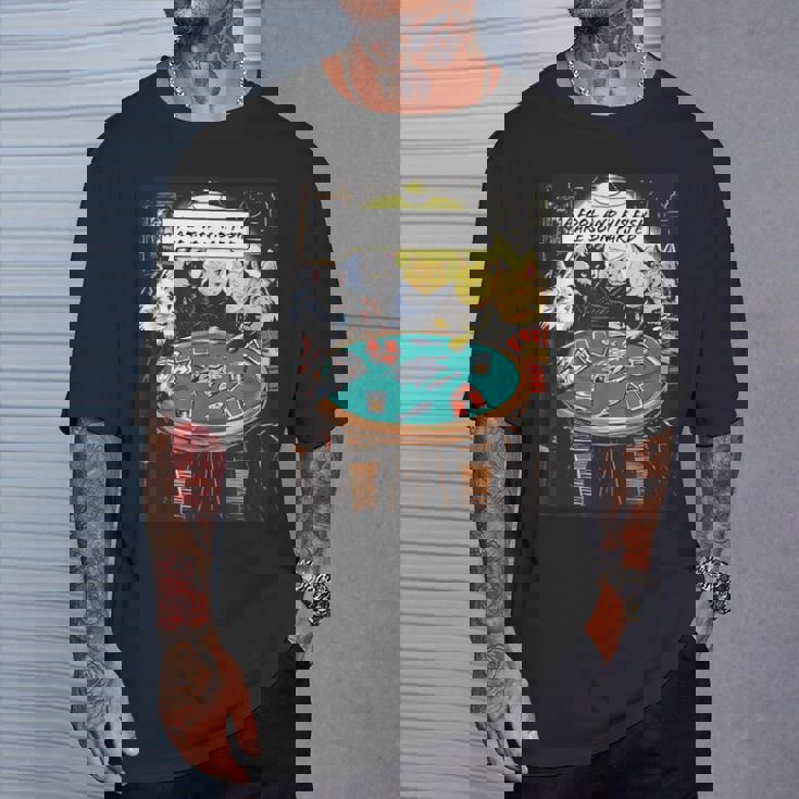 面白い猫のグラフィックプレイの猫ポーカープレイヤーは深刻なポーカーをプレイします Tシャツ 彼への贈り物