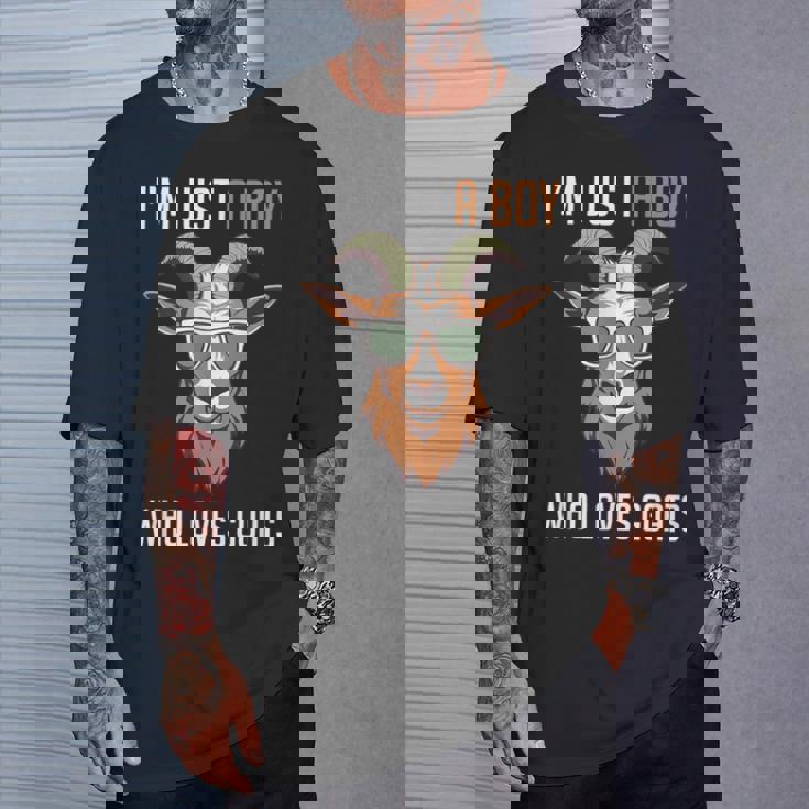 面白い農場の動物 ヤギ好き ただの少年 ヤギが大好きな人 Tシャツ 彼への贈り物