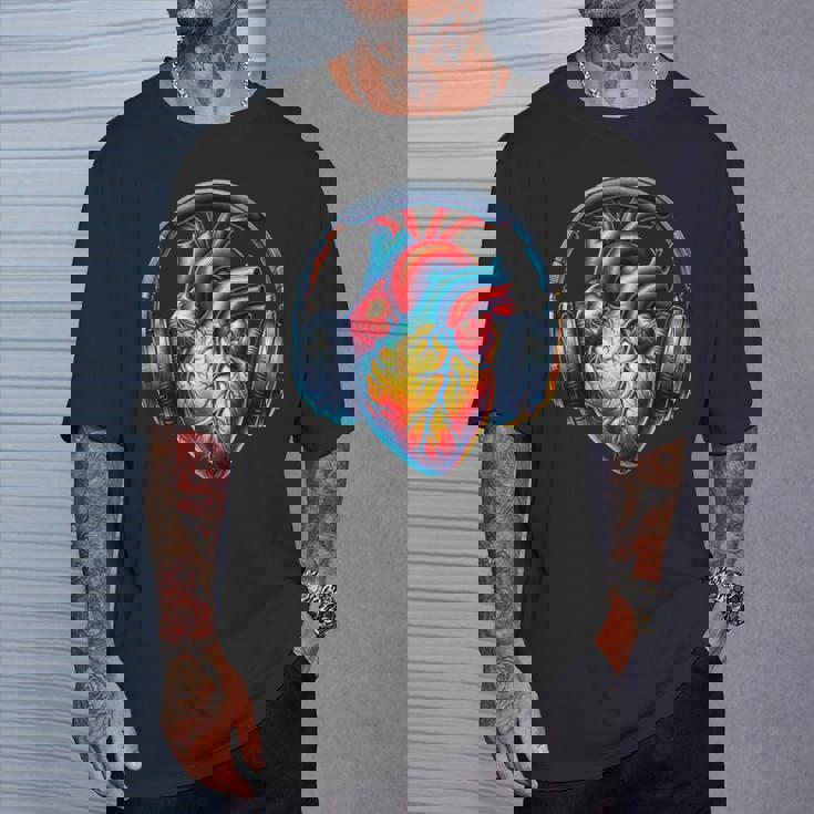音楽解剖学的ハートとヘッドフォンdjミュージックグラフィック Tシャツ 彼への贈り物