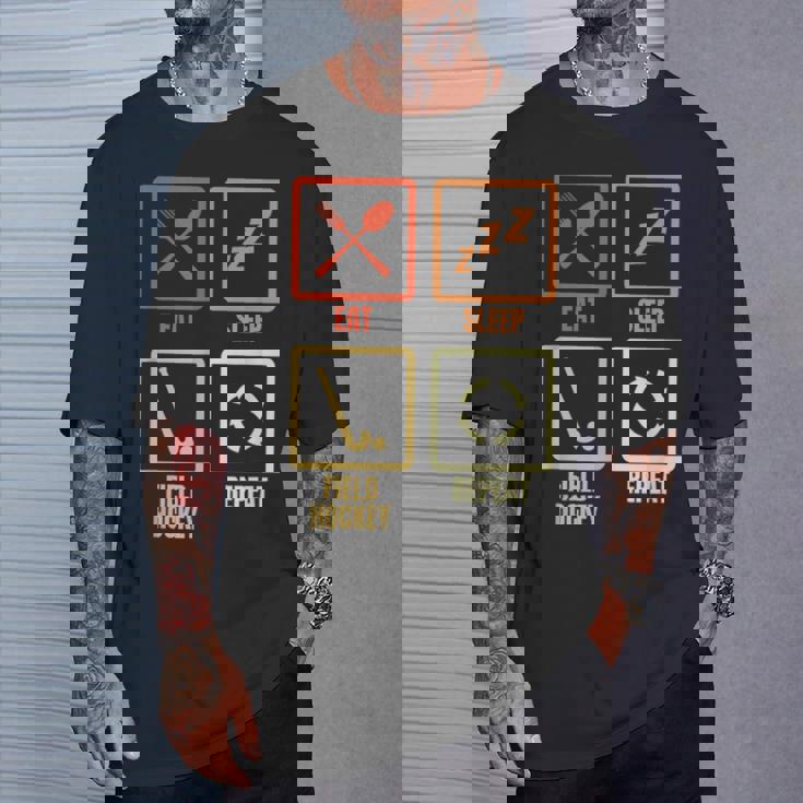 食べる寝るフィールドホッケーの繰り返し Tシャツ 彼への贈り物