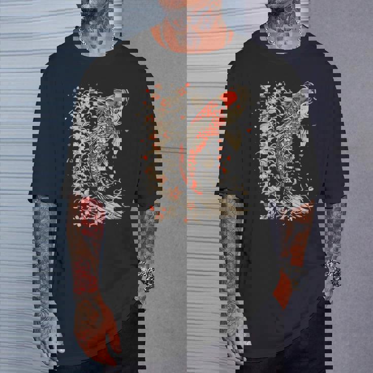 鯉 アジアン 鯉 錦鯉 魚 さくら 桜 季節 Tシャツ 彼への贈り物