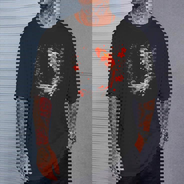 鯉 錦鯉 平和 親切 縁起 Tシャツ 彼への贈り物