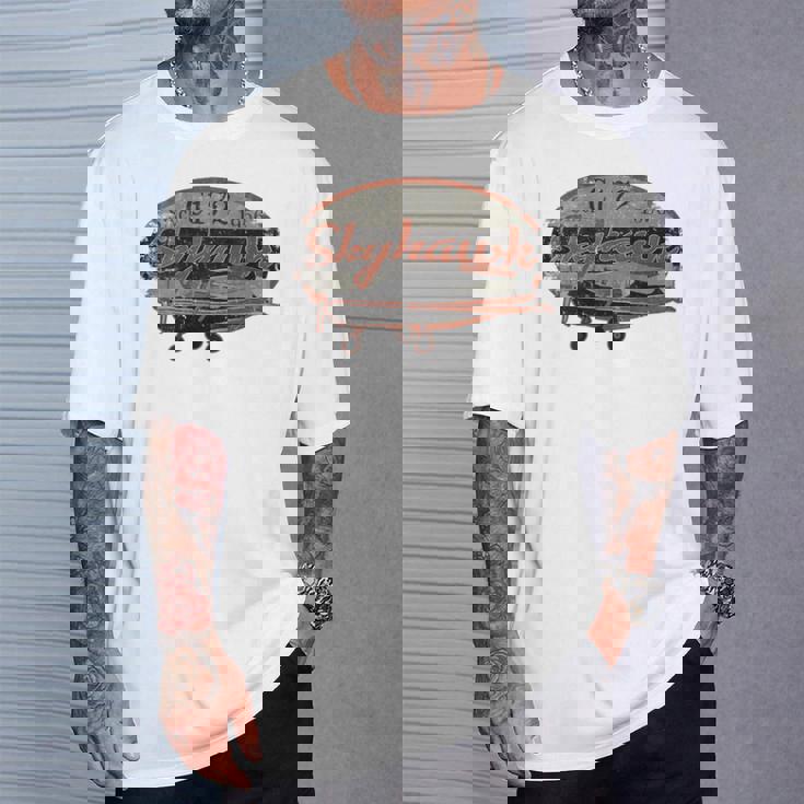 172Kyhawk ヴィンテージ レトロ 飛行機 フライングパイロット Tシャツ 彼への贈り物