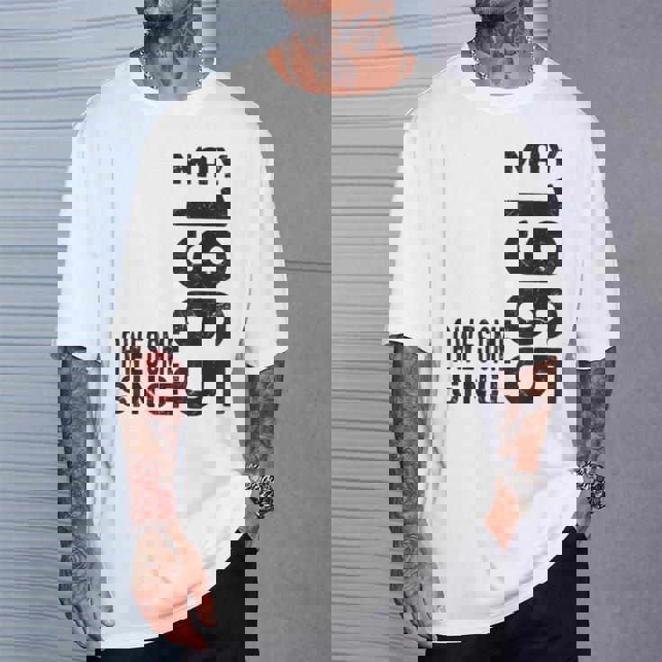 1965年5月以来素晴らしい、1965年5月の誕生日に生まれる Tシャツ 彼への贈り物