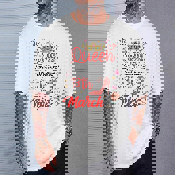 3月13日 誕生日 この女王は3月13日に生まれました Tシャツ 彼への贈り物