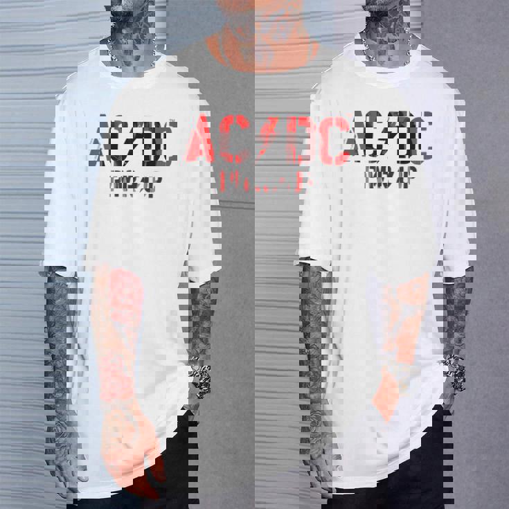 AcDcロックミュージックバンドpwrupフォトロゴ。 Tシャツ 彼への贈り物