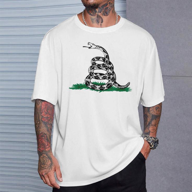Bandera Gadsden De Laerpiente De Cascabel De Madera Del Patriota Americano Camiseta unisex Regalos para él