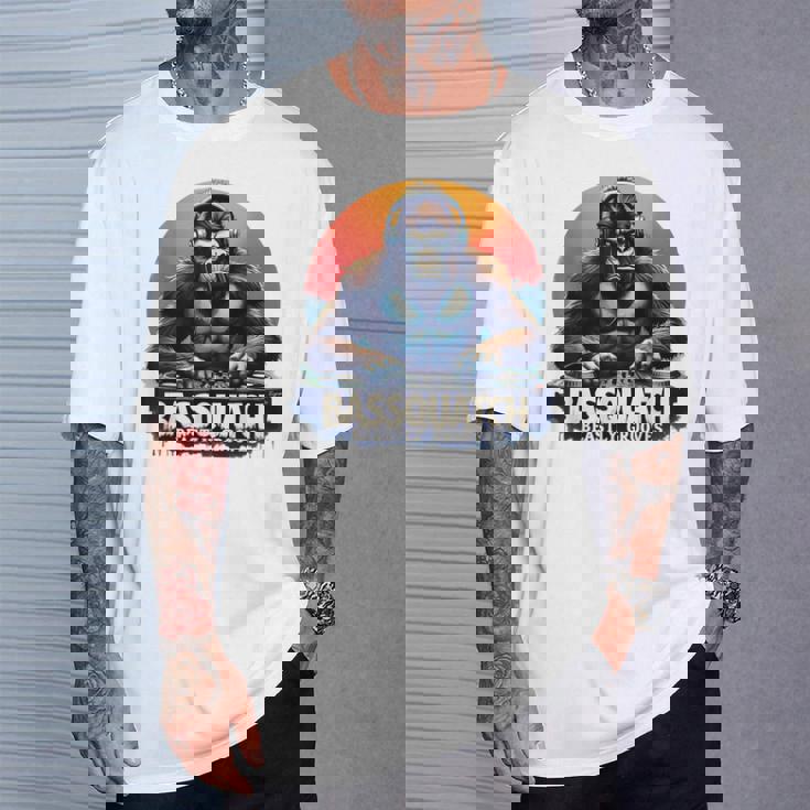 Bassquatch – Groovyasquatch Djデザイン 音楽愛好家向け Tシャツ 彼への贈り物