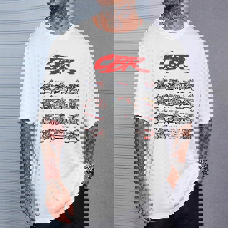 Cbr、オートバイ、バイク、バイカー、スポーツバイクの進化。 Tシャツ 彼への贈り物