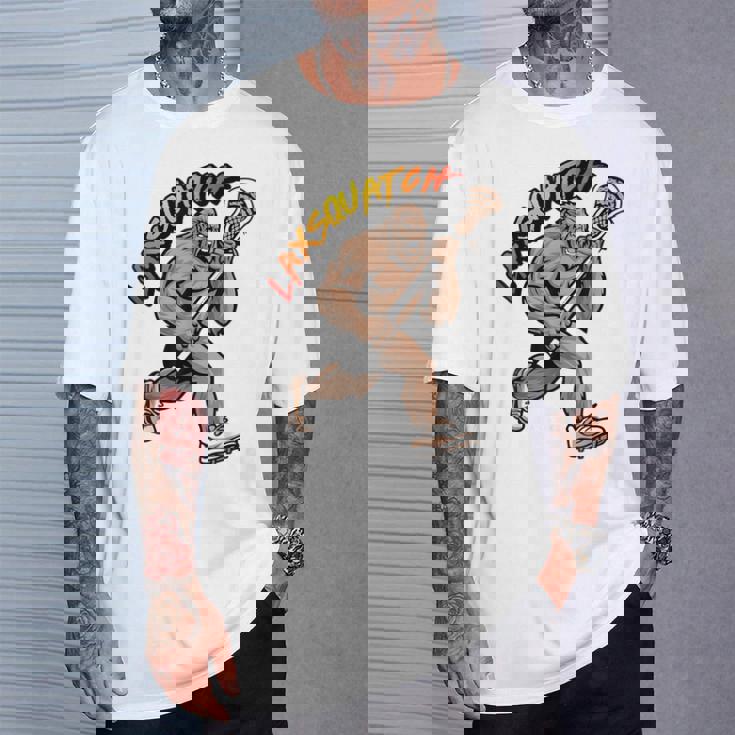 D-Pole Longtick Bigfoot Lacrosse Player Laxsquatch Tシャツ 彼への贈り物