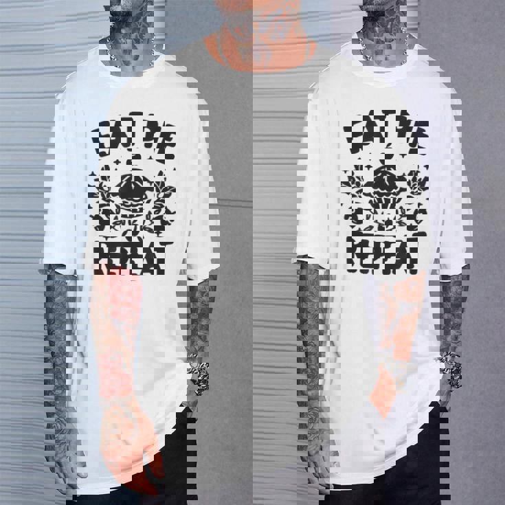 Eat Pie Repeat 面白い感謝祭のユーモア Tシャツ 彼への贈り物