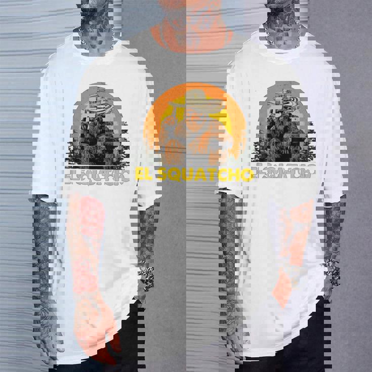 Elquatcho 面白いシンコ・デ・マヨ ビッグフット サスカッチ Tシャツ 彼への贈り物