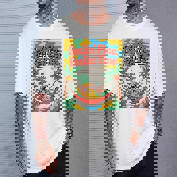 Feelin' Pine Feelin' Fine パイナップル トロピカル ビーチ 楽しい Tシャツ 彼への贈り物