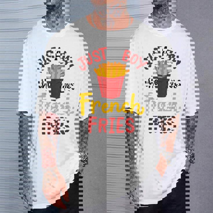 Just A Boy Who Loves French Fries フライドポテト じゃがいも ヴィーガン Tシャツ 彼への贈り物