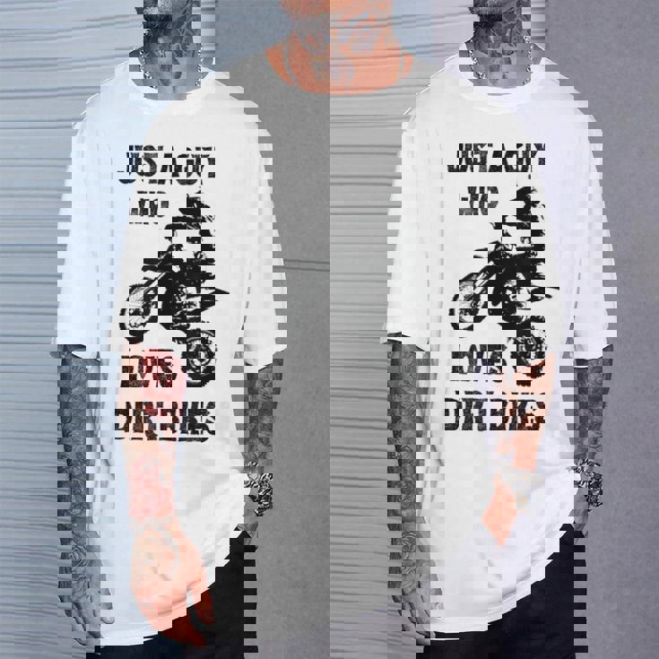 メンズ Just A Guy Who Loves ダートバイク 面白い モトクロス Tシャツ 彼への贈り物