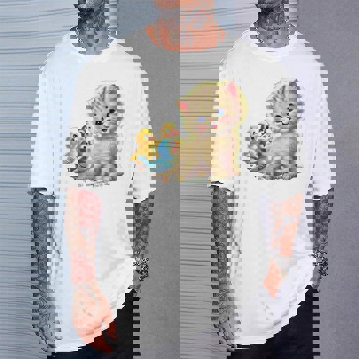 Kitten With Happy Little Birds Tシャツ 彼への贈り物