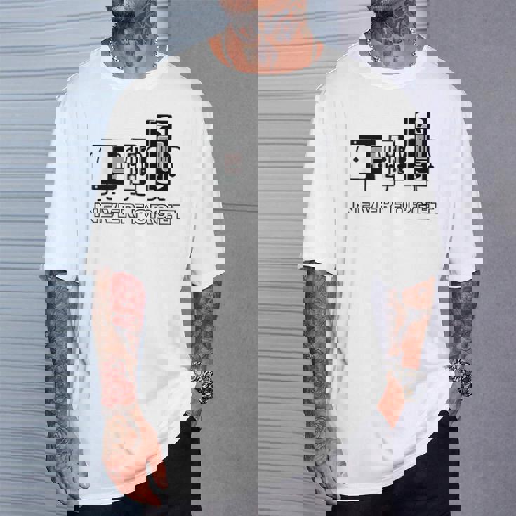 Never Forget カセットテープhs ゲーマー オールドスクール 面白い Tシャツ 彼への贈り物