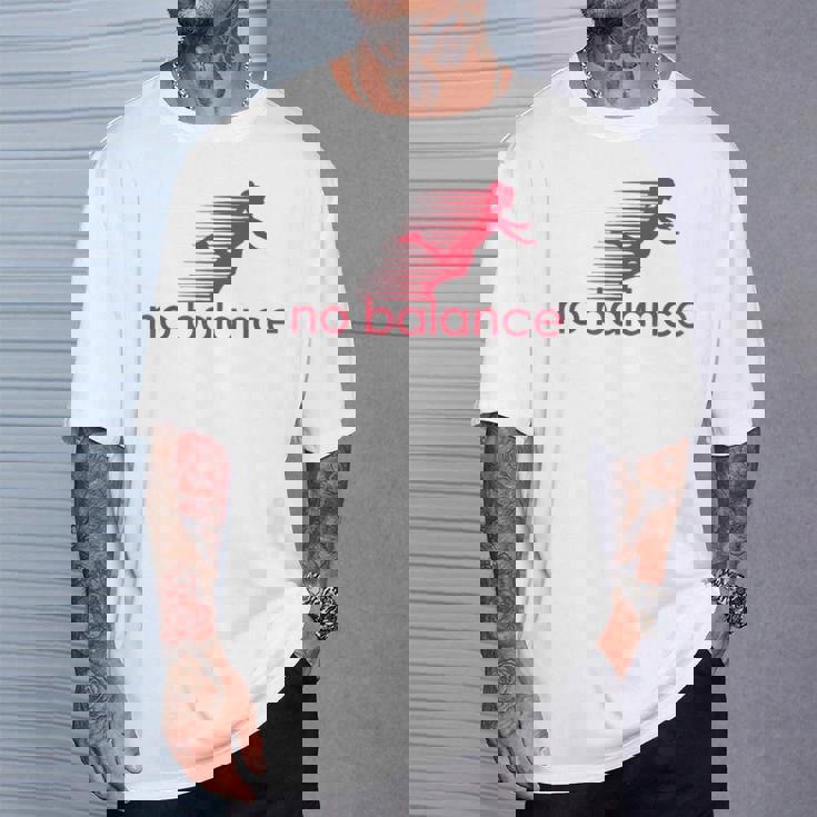 No Balance Girl スポーツとユーモアのための面白いパロディデザイン Tシャツ 彼への贈り物