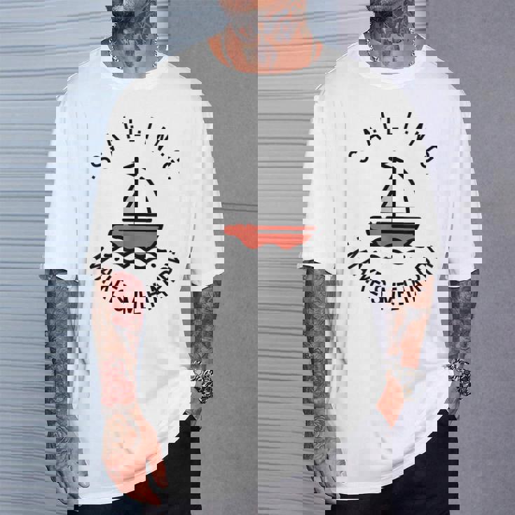 Sailing Makes Me Happy レッド ヨット Tシャツ 彼への贈り物