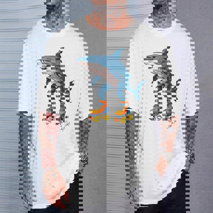 Tralalero Tralala ブレイン レッド ファニー サメ ミーム Tシャツ 彼への贈り物