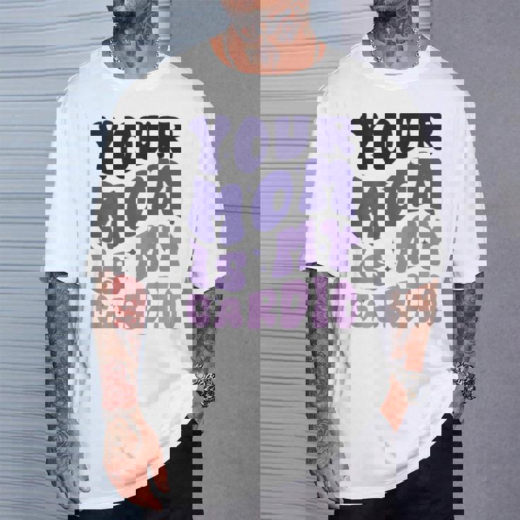 Your Mom Is My Cardio On Back 母の日 レディース メンズ Tシャツ 彼への贈り物