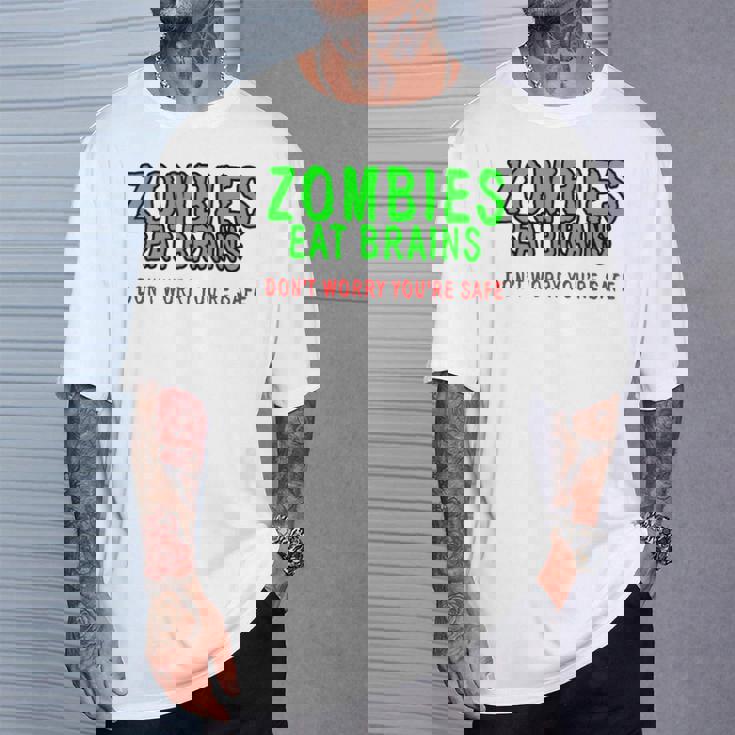 Zombies Eat Brains Don't Worry You'reafe Tシャツ 彼への贈り物