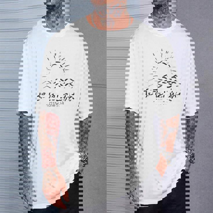 「光あれ」聖書マタイによる福音書第5章14節 Tシャツ 彼への贈り物