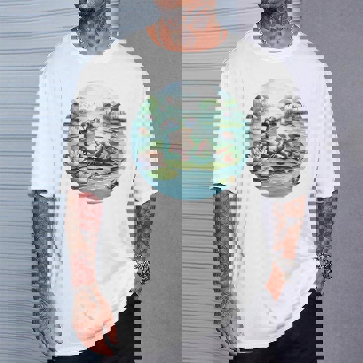 「池でリラックス」 – スイレンの上にサングラスをかけたカエル Tシャツ 彼への贈り物