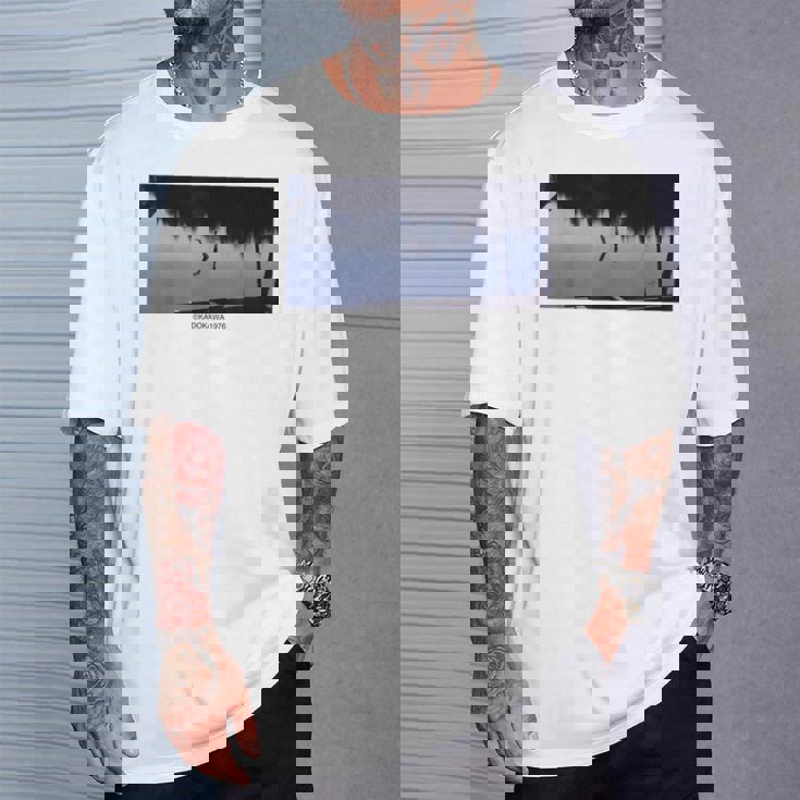 「犬神家の一族」逆さ足ショット Tシャツ 彼への贈り物