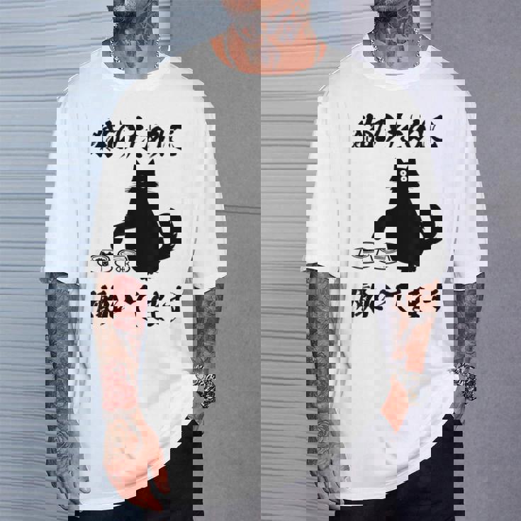 「猫のために 働いてます」猫 ネコ メンズ 猫好き にゃんこ 文字入り おもしろ 筆文字 面白い 服 面白い Tシャツ 彼への贈り物