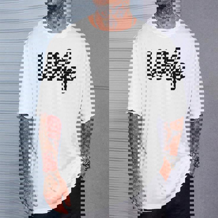 【Wife】妻 嫁 奥さん シンプル おしゃれ 英語 英文字 夫婦お揃い 結婚祝い カップル ペアルック おもしろ ペア Tシャツ 彼への贈り物