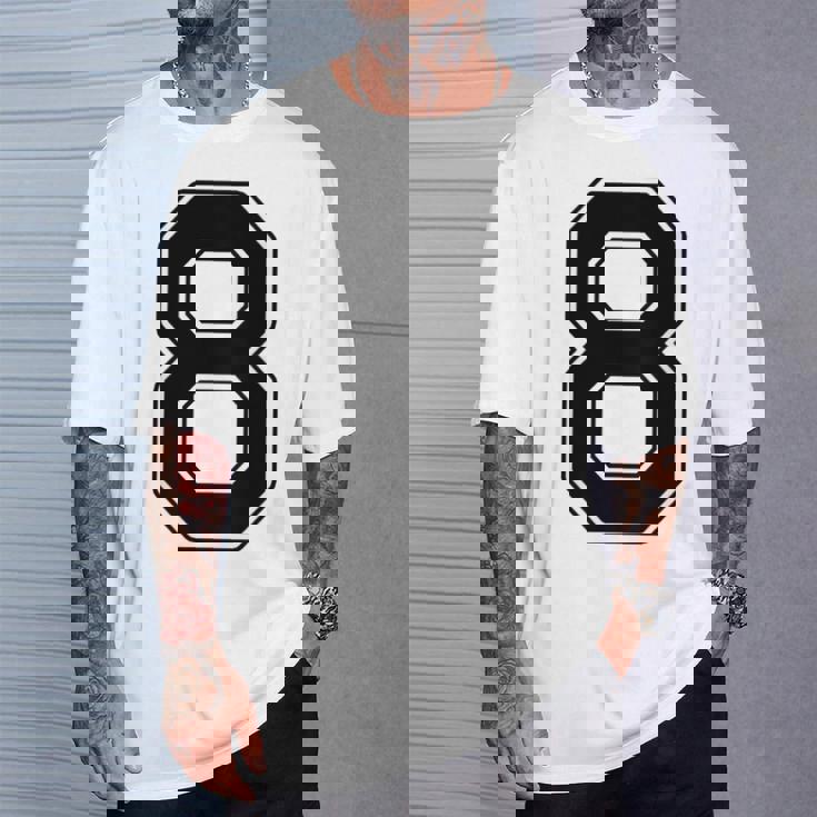 【バックプリント・背中側】8 数字 背番号 ユニフォーム ナンバー【ブラック／黒 の文字】スポーツ 練習着 部活 Tシャツ 彼への贈り物