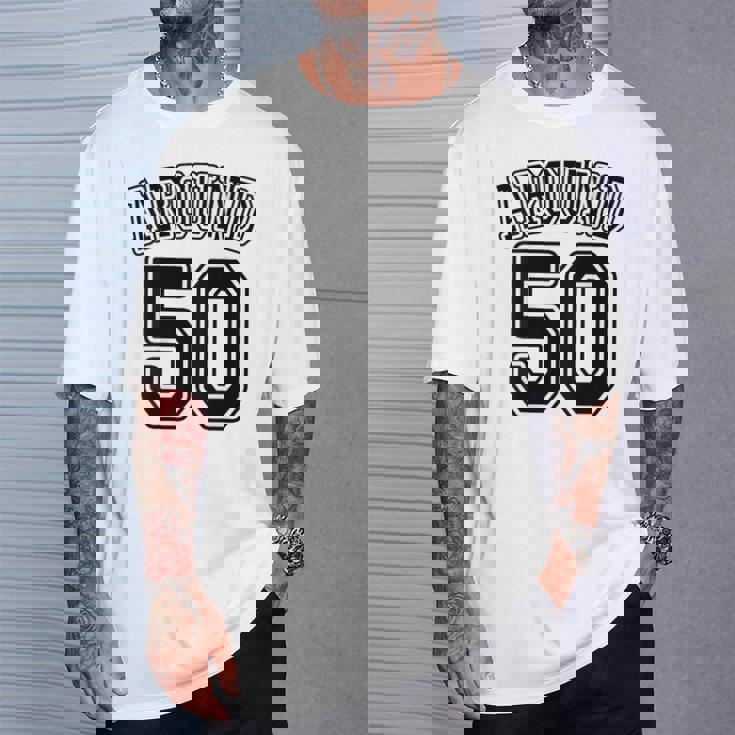 【バックプリント・背中側】Around 50 アラフィフ（五十歳 50才）ユニフォーム風 50代 誕生日プレゼント 面白 Tシャツ 彼への贈り物