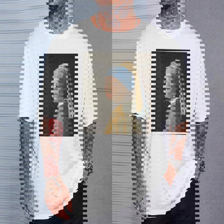 【バックプリント・背中側】真珠の耳飾りの少女／フェルメール【世界の名画】（高精細画像）Vermeer 美術館アート 油絵 Tシャツ 彼への贈り物