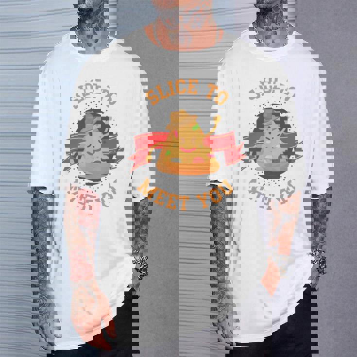 あなたに会うためにチーズクラストとスライス用のスライスが入ったピザ。 長袖tシャツ Tシャツ 彼への贈り物