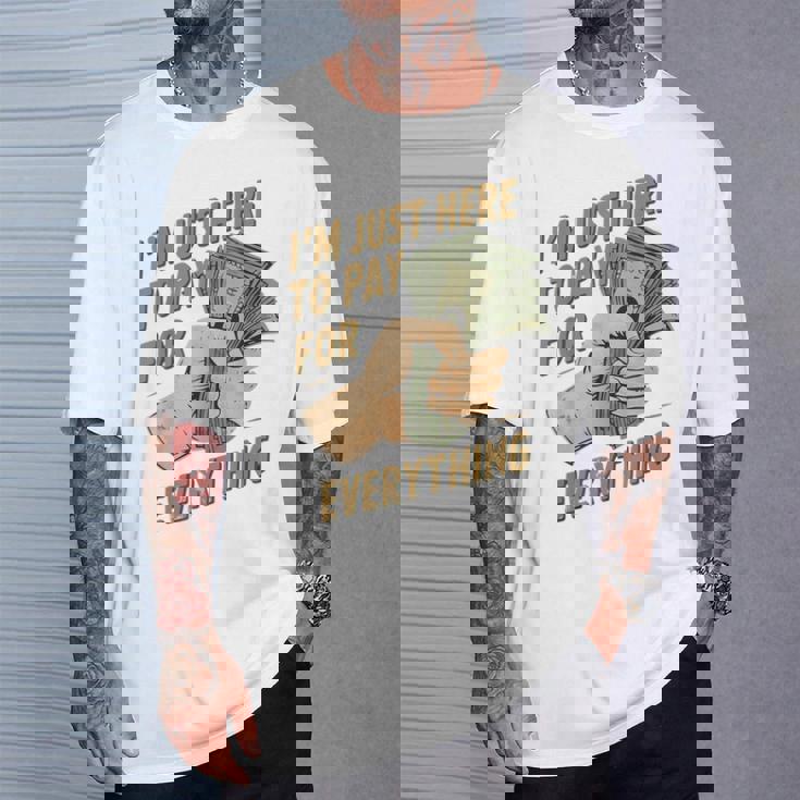 おもしろいママとパパが払うもの全部払うためにここに来たんだ Tシャツ 彼への贈り物