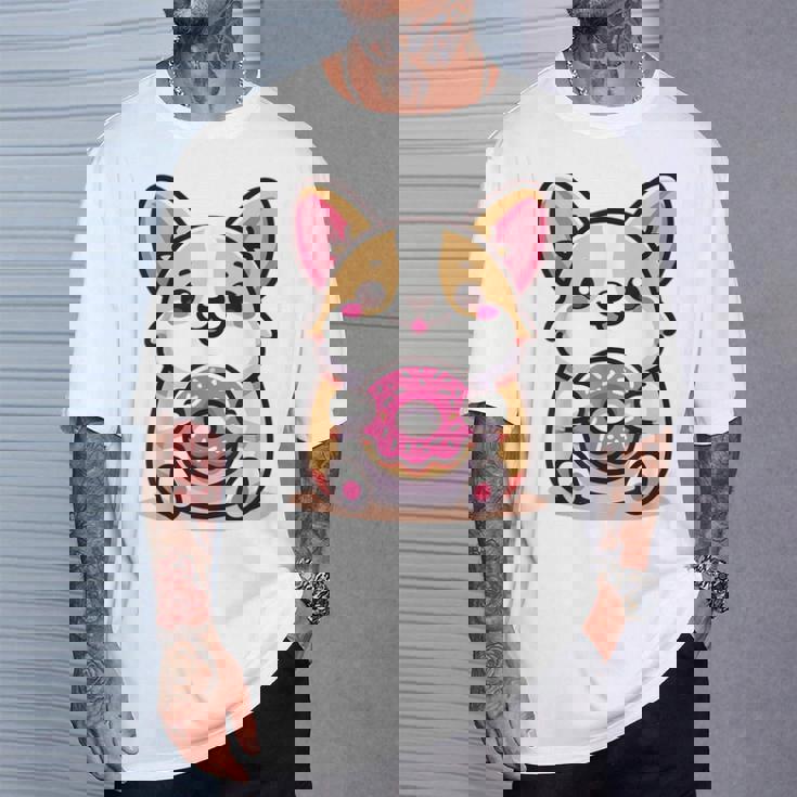 かわいいコーギーのドーナツを持つ漫画の犬愛好家アートキッズ。 Tシャツ 彼への贈り物