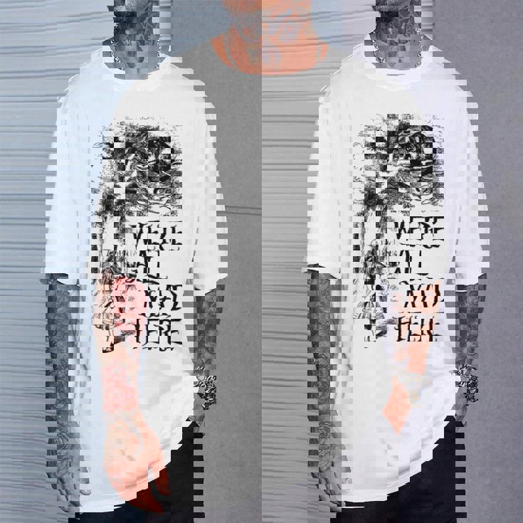 みんな怒ってるよ不思議の国のアリス Tシャツ 彼への贈り物