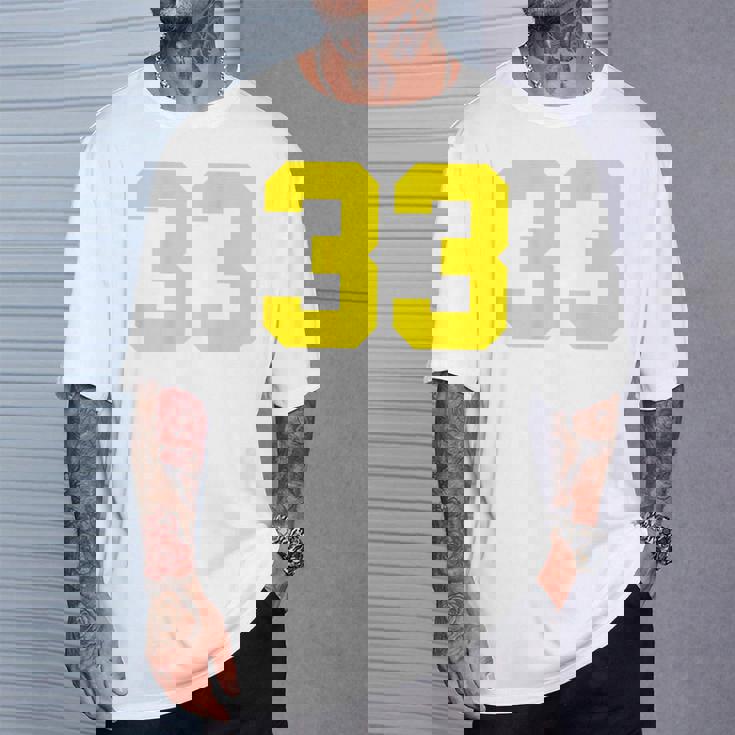 イエローナンバー33 背面 スポーツチーム ジャージ番号 Tシャツ 彼への贈り物