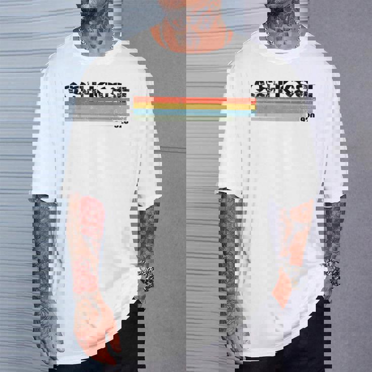 オシュコシュ、ウィスコンシン州エリアコード 920 レトロヴィンテージスタイルtシャツ Tシャツ 彼への贈り物