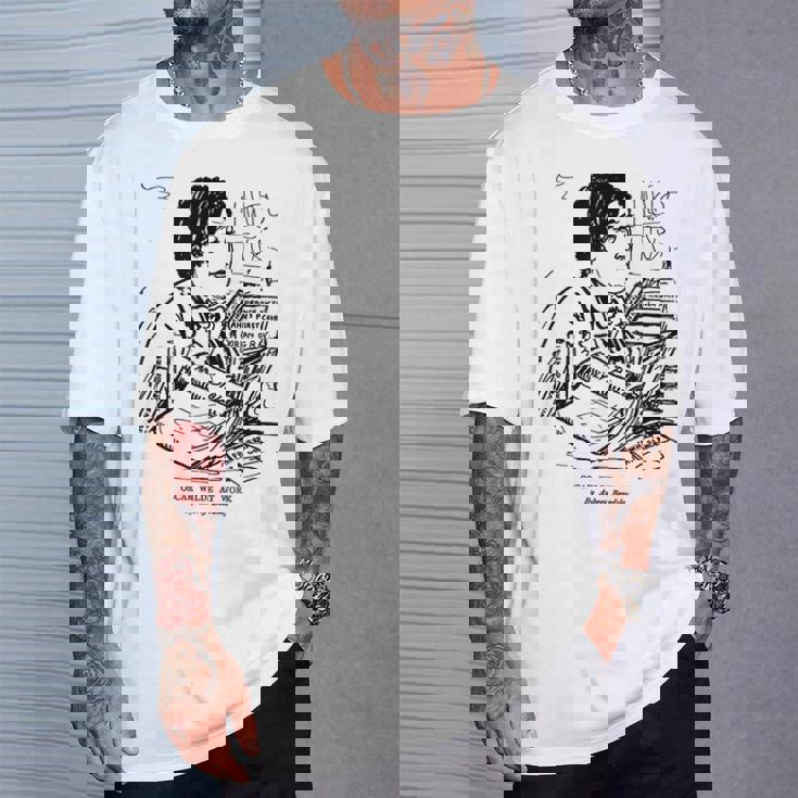 オスカー・ワイルド At Work By オーブリー・ビアズリー 1893 Tシャツ 彼への贈り物