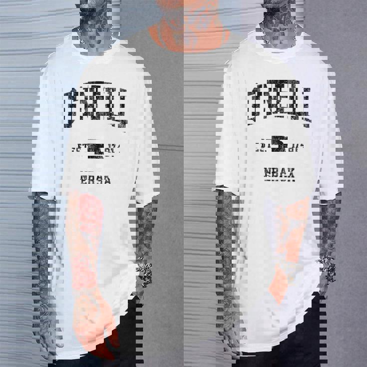 オニール ネブラスカ Ne ビンテージ アスレチック ブラック スポーツデザイン Tシャツ 彼への贈り物