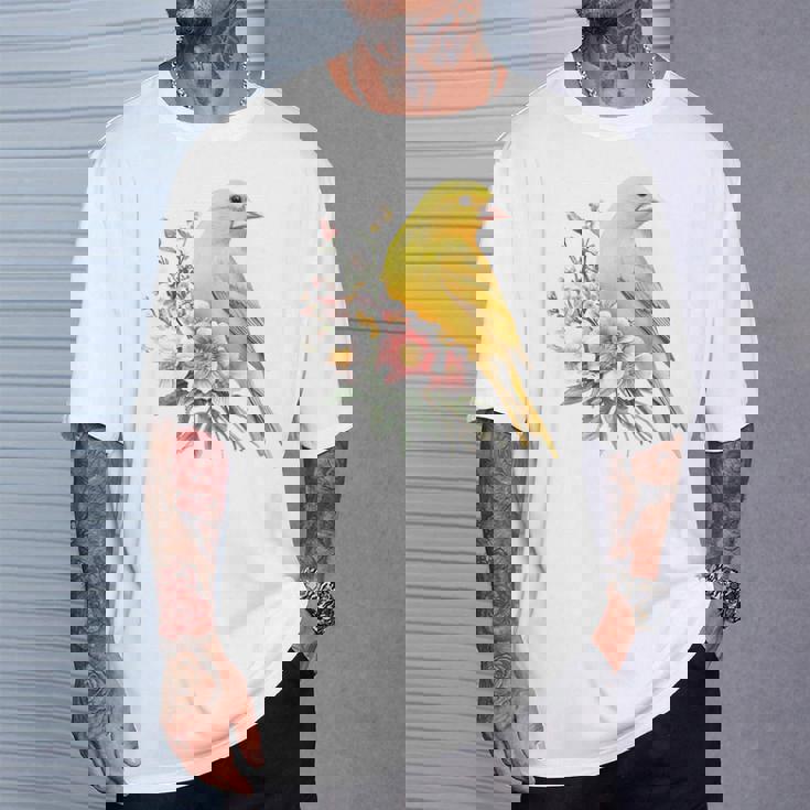 カナリアの鳥好き、ピンクの花のかわいい鳥、自然。 Tシャツ 彼への贈り物