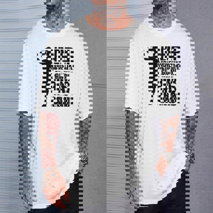 カヴァディを演じる少女を決して過小評価しない Tシャツ 彼への贈り物