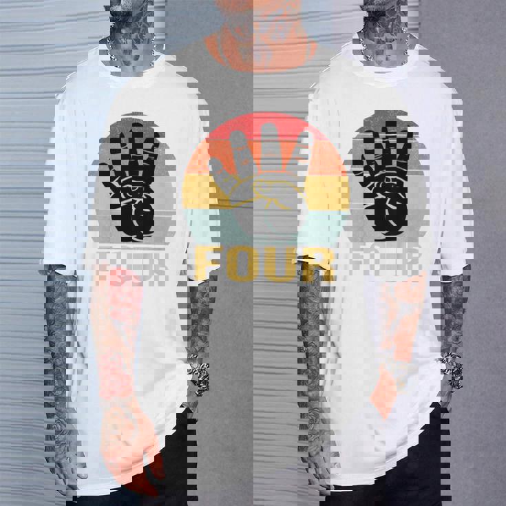 キッズ 4 歳の誕生日 4 つの指 私は 4 4 歳の男の子、女の子 Tシャツ 彼への贈り物